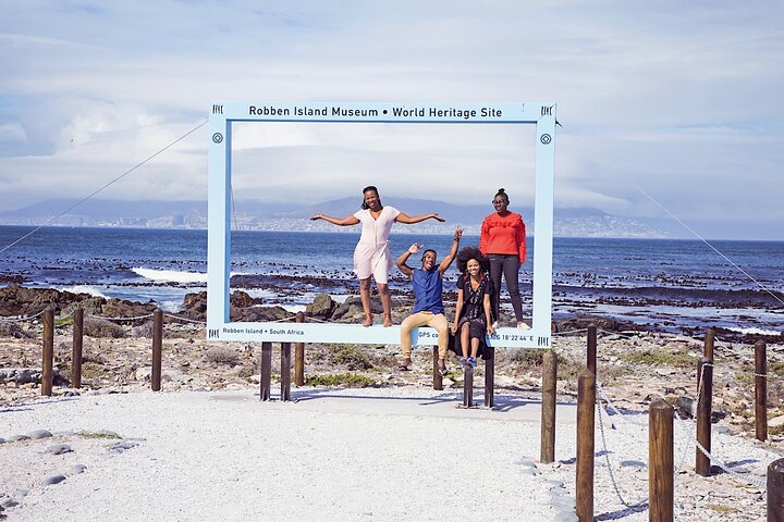 Robben Island Ticket & Cape Town Essential Museum tour including Zeitz MOCAA - Image 3