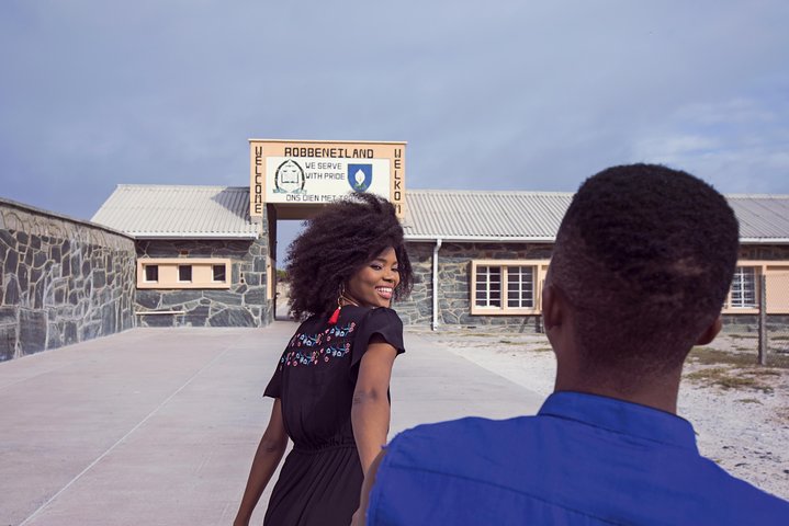 Robben Island Ticket, Kirstenbosch & South African Wine Tasting Small Group Tour - Image 4