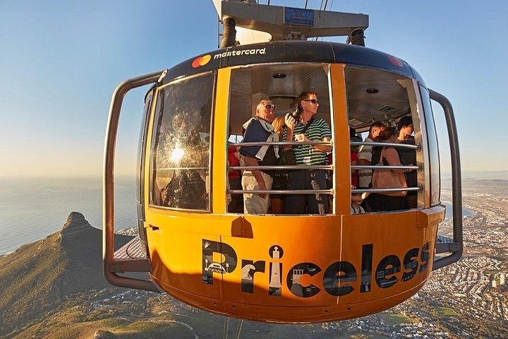 Top Attractions tour: Table Mountain, Robben Island and Cape Wine Lands Tour.. - Image 1