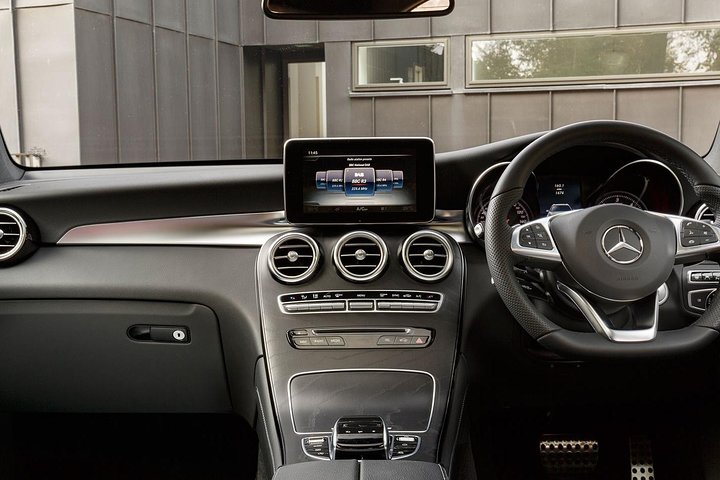 VIP Cape Town Private Guided Tour in Premium Luxury Vehicle - Image 4