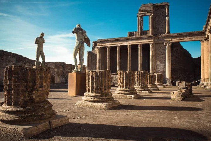 Private Guided Tour Of Capri - Sorrento & Pompeii - Image 2