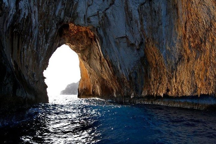  Visit Capri by private coach and boat tour - Image 3