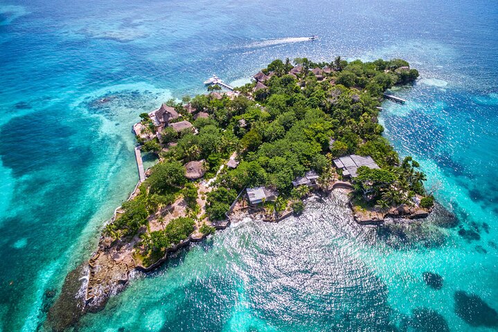 Adventure 5 Rosario Islands with Snorkel and plankton in Cartagena de indias - Image 1