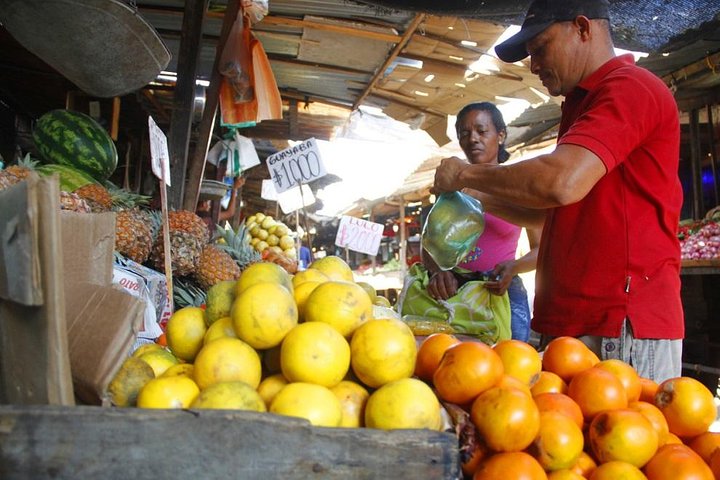 Bazurto Market Half day tour in Cartagena - Image 3