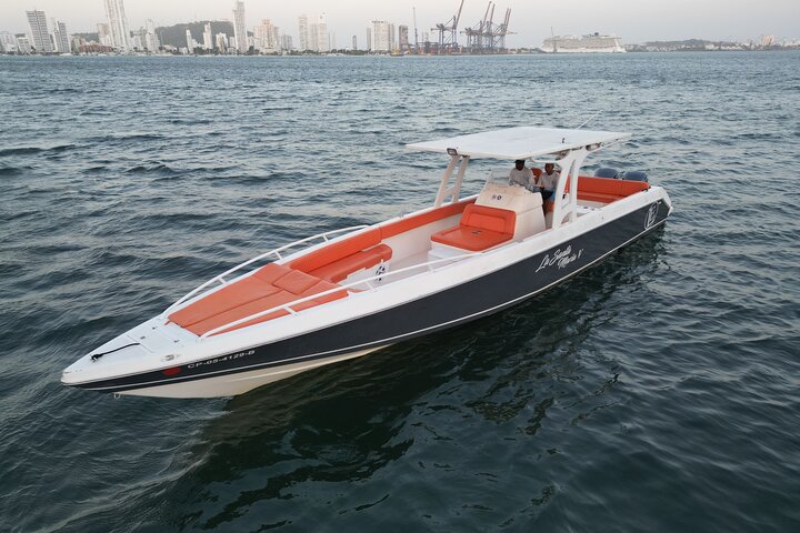 Boat rental for 8 hours in La Santamaría V with Captain - Image 3