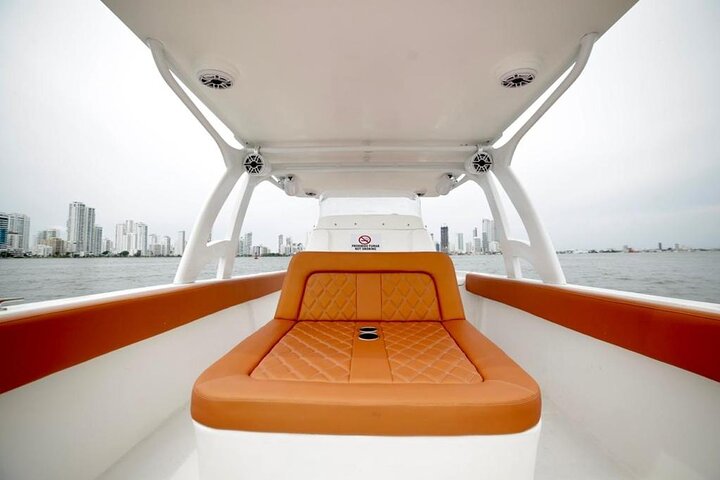 Boat rental for 8 hours in La Santamaría V with Captain - Image 5