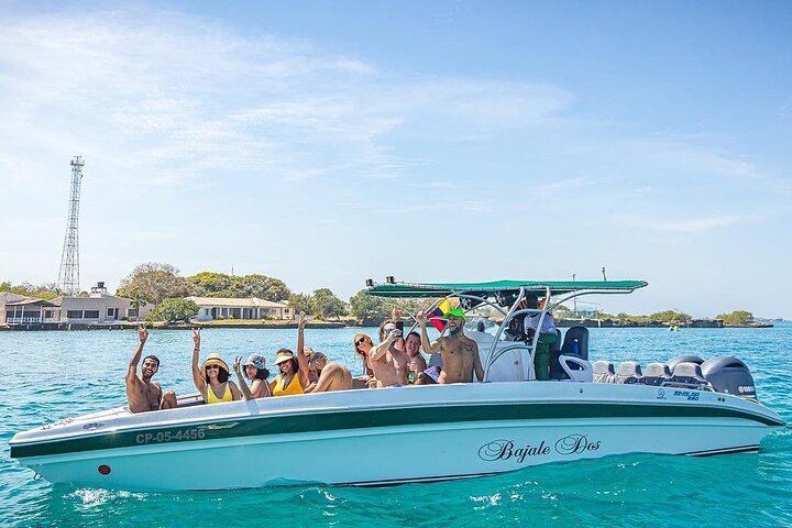 Boat Rental In Cartagena For 8 People - Image 2
