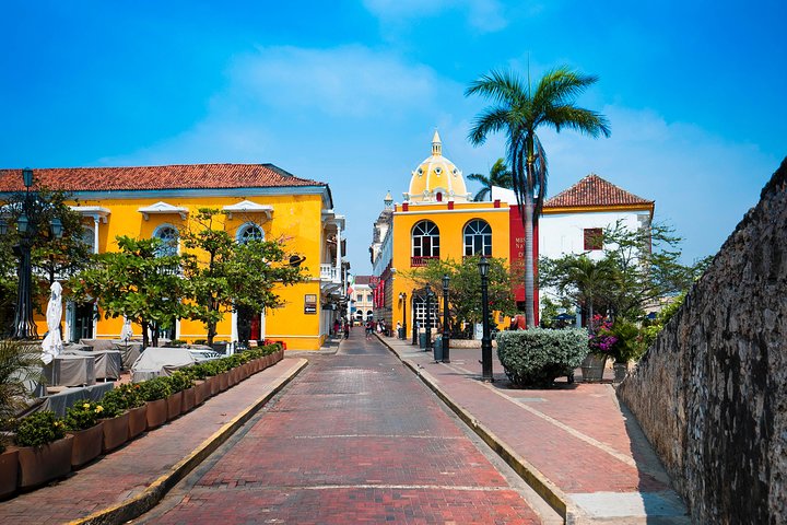 Cartagena Deluxe - Private City Tour Experience - Image 1