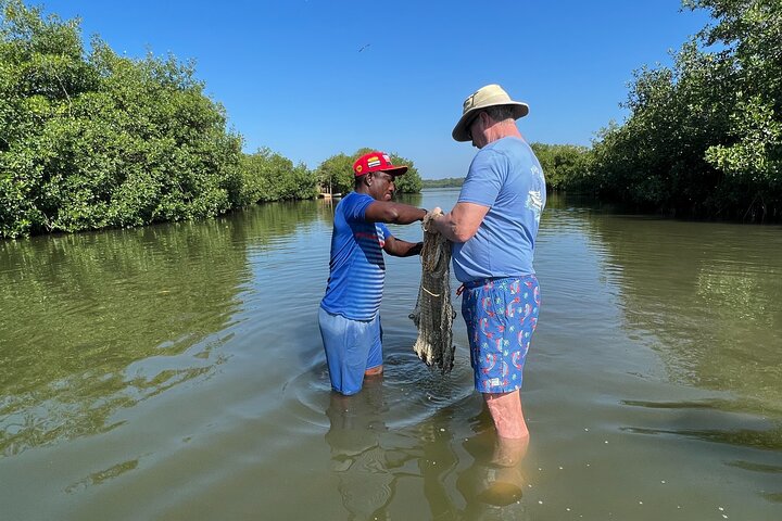 Cartagena Fishing & Crabbing • Unique Local Experience with Lunch - Image 4