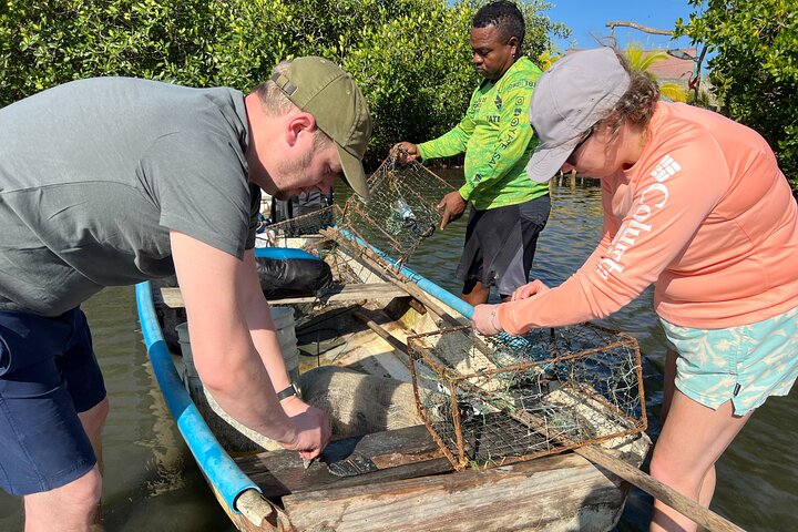 Cartagena Fishing & Crabbing • Unique Local Experience with Lunch - Image 2