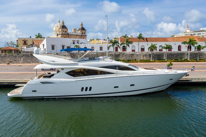 Charter 8 Hours Marlet Sunseeker 82' Largest Yacht Cartagena - Image 1