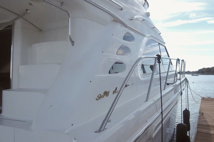 Charter 8 Hours Sea Ray Flybridge 56' Yacht Cartagena de Indias - Image 5