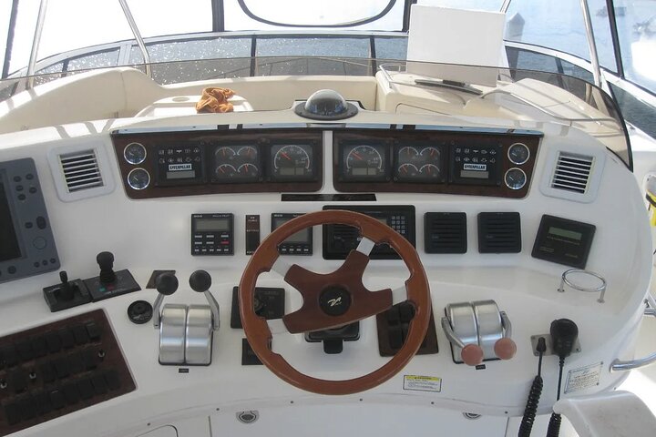 Charter 8 Hours Sea Ray Flybridge 56' Yacht Cartagena de Indias - Image 4