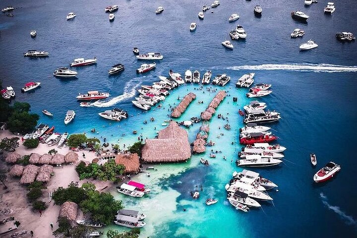 Full Day Boat Tour to Isla Cholón with DJ crossover music in Cartagena - Image 1