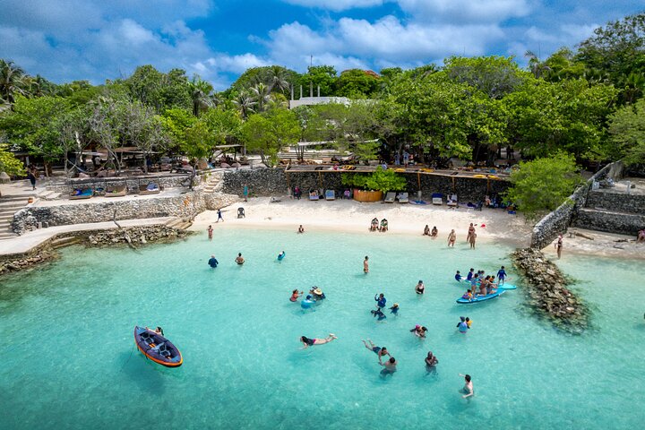Full Day Tour to Isla Grande in Rosario Islands - Image 4