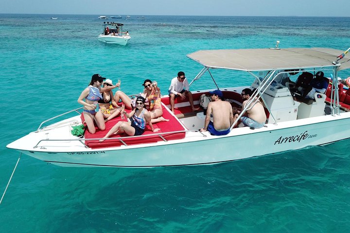 Luxury Private Boat Island Hopping To the Rosario Islands, Baru - Image 1