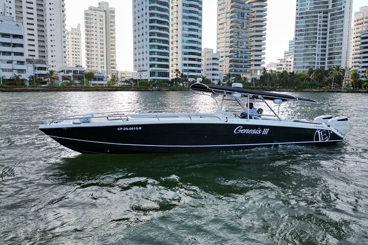 Private Boat Rental for 8 Hours in Genesis III with Captain - Image 1