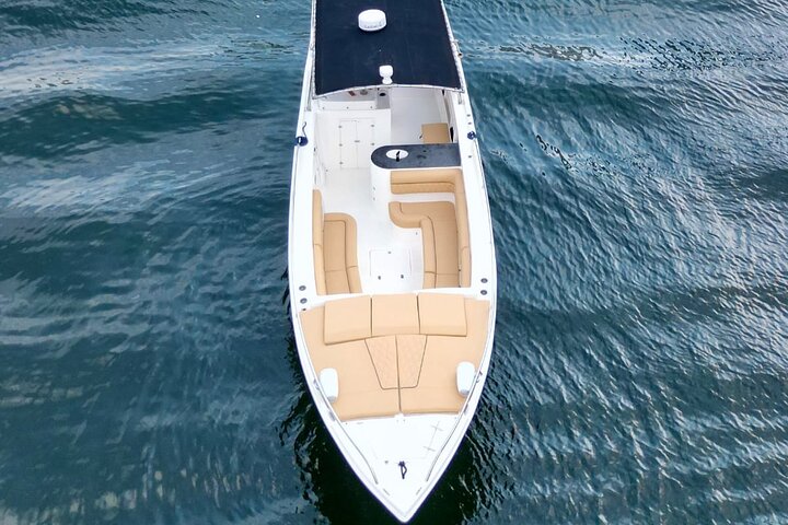 Private Boat Rental for 8 Hours in Genesis III with Captain - Image 3