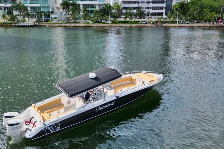 Private Boat Rental for 8 Hours in Genesis III with Captain - Image 4