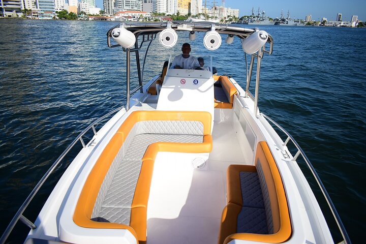 Private Boat Rental for 8 Hours in Maxima with Captain - Image 5
