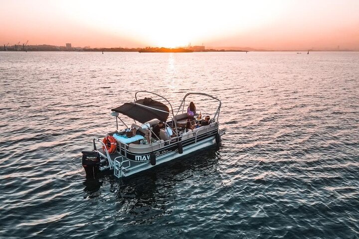 Private Luxury Boat Tour through the Magical Bay of Cartagena - Image 3