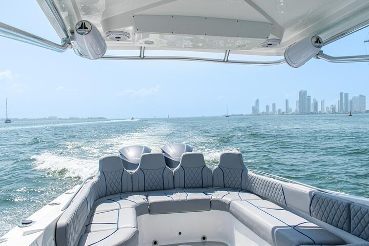 Rent 8 Hours Luxury Boat AWA41' for the Rosario Islands - Image 5