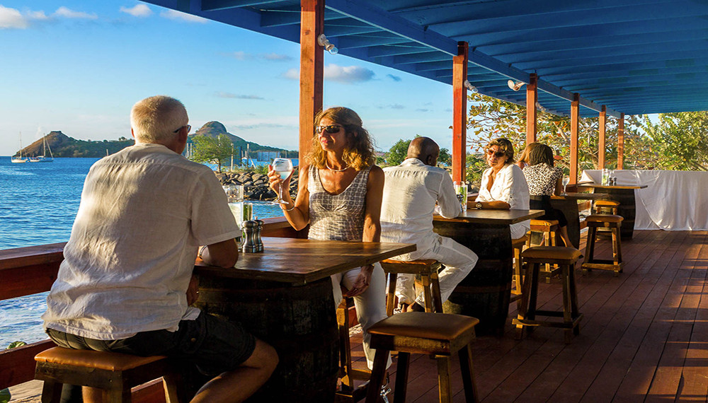 Bay Gardens Beach Resort with Transfers - Spa Pass + Unlimited Drinks - Image 1