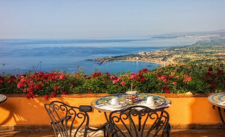 Private Tour of Taormina and Castelmola with traditional lunch - Image 1