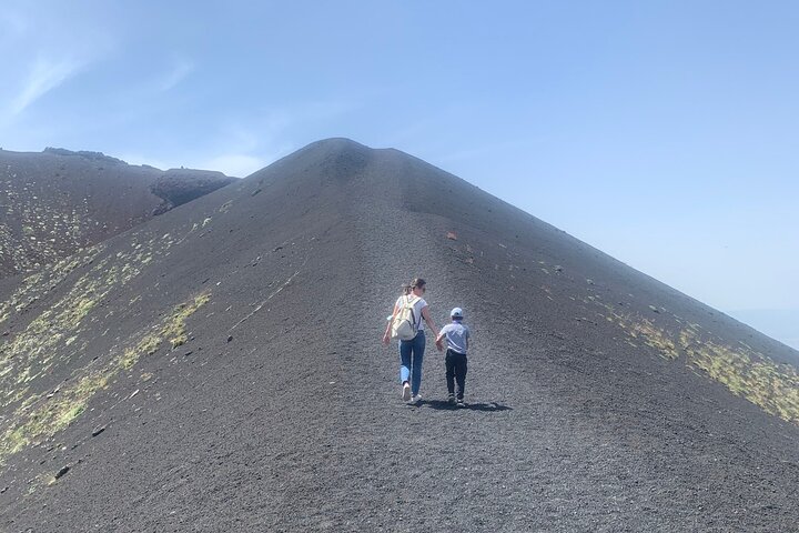 Tour privato di un giorno Etna-Taormina-Castelmola - Image 4