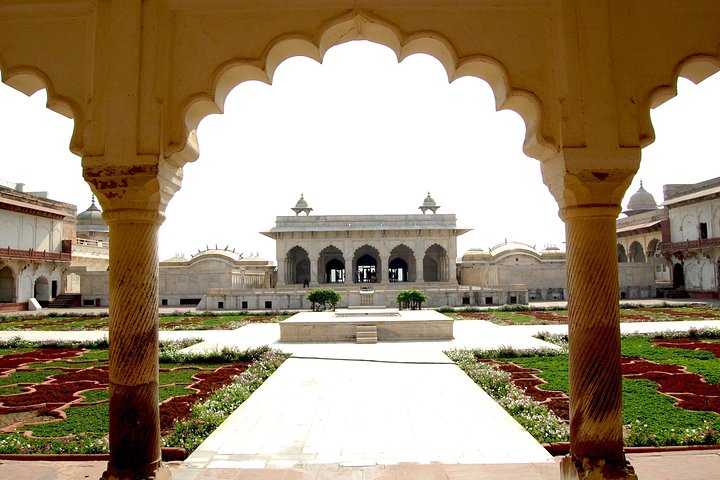 Taj Mahal Sunrise and Agra Overnight Tour from Chennai  - Image 2