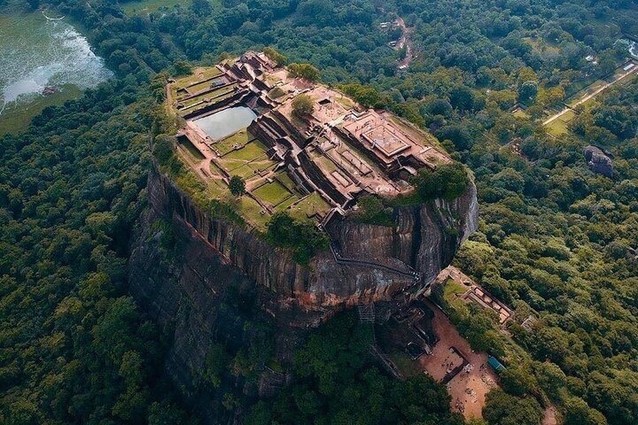 14 Days Tour in Sri Lanka - Fortnight Expedition with Luxury Hotels - Image 1