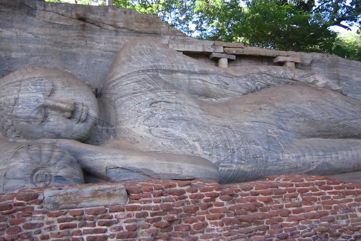 4 Days Tour To Polonnaruwa Sigiriya Dambulla Kandy & Nuwara Eliya - Image 1