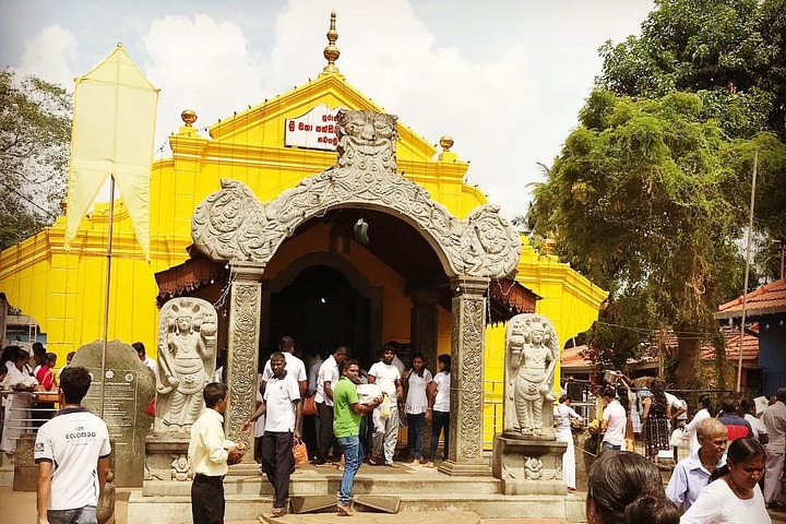 All inclusive - Historical Temple Trail of Colombo countryside by TukTuk - Image 3