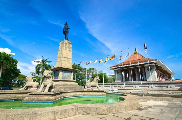 All-Inclusive Private Day Trip to Colombo with Lunch - Image 1