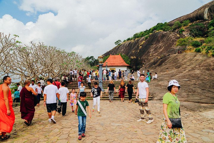 All-Inclusive Sigiriya Rock Fortress and Dambulla Cave Temples Private Day Trip - Image 5