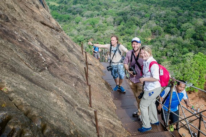 All-Inclusive Sigiriya Rock Fortress and Dambulla Cave Temples Private Day Trip - Image 4