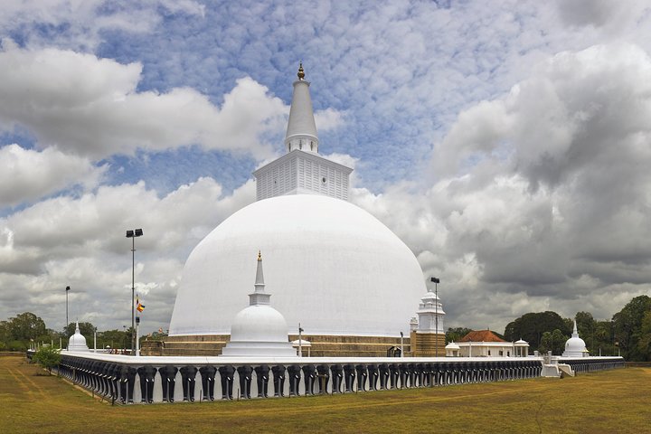 Anuradhapura And Aukana All Inclusive Day Tour From Negombo - Image 5