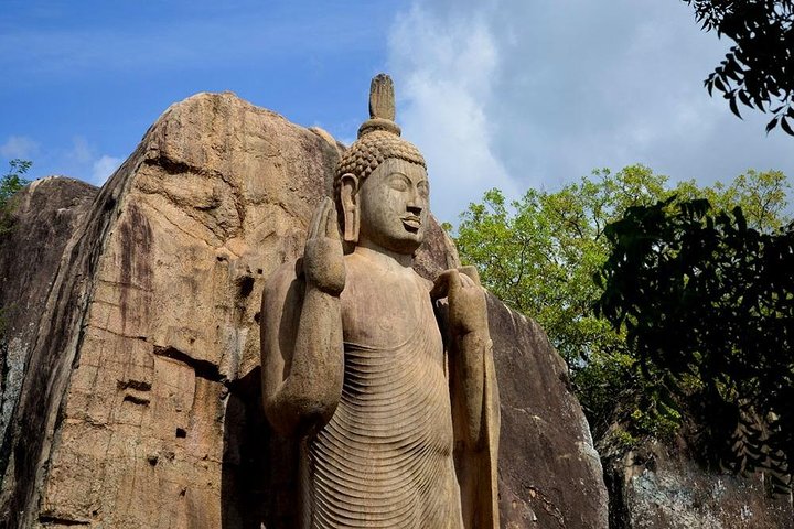Anuradhapura And Aukana All Inclusive Day Tour From Negombo - Image 1