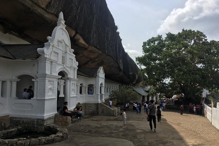 Day Tour to Sigiriya Rock Fortress & Dambulla Rock Cave Temple. - Image 3