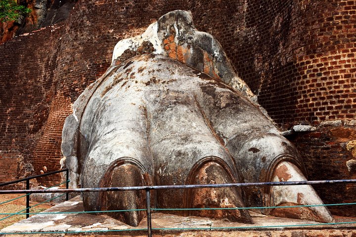 Private Day Tour to Historical Sites (Sigiriya and Dambulla) from Colombo - Image 3