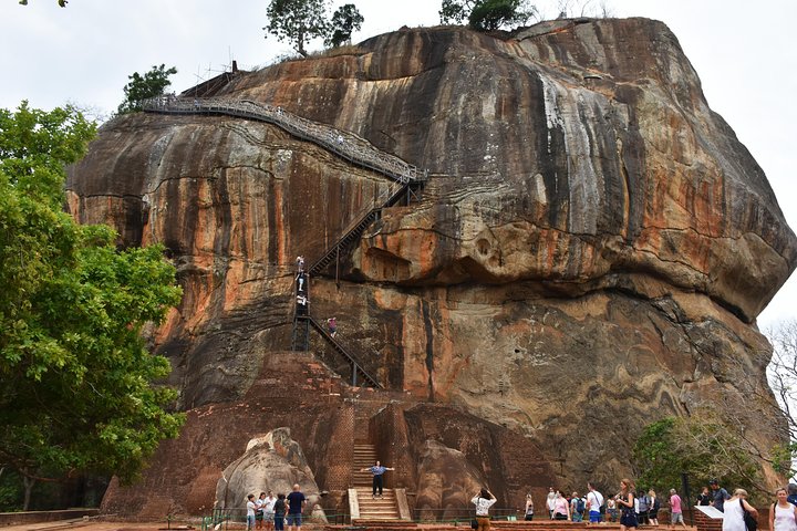 Private Day Tour to Historical Sites (Sigiriya and Dambulla) from Colombo - Image 1