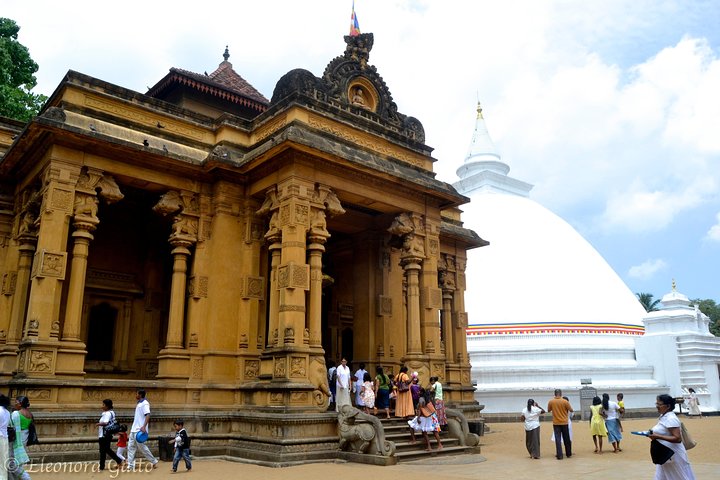 Shore Excursion Colombo Port to Kelaniya Temple & Colombo City for 3 to 4 People - Image 1