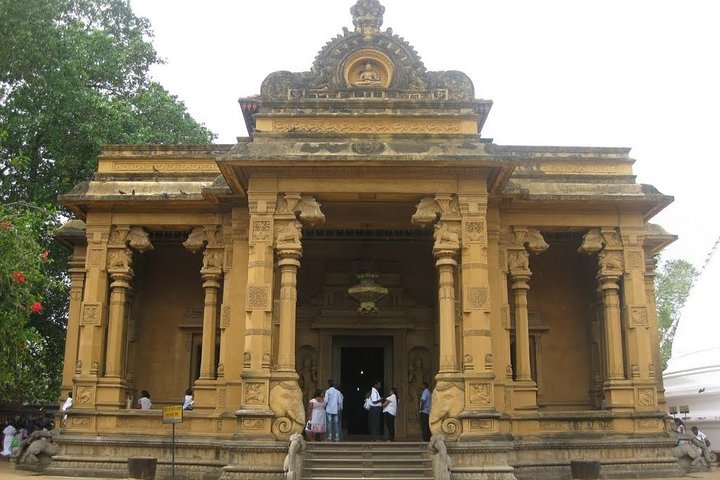 Shore Excursion Colombo Port to Kelaniya Temple & Colombo City for 4 to 6 People - Image 1