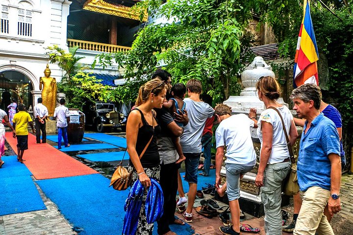 Shore Excursion To Colombo City Tour for 2 Persons - Image 2