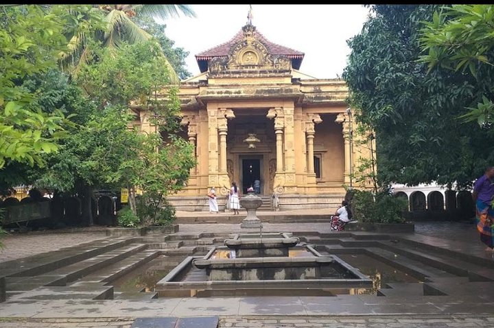 Shore Excursion to Colombo City Tour & Kelaniya Temple for 2 People - Image 5