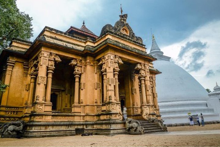 Shore Excursions Colombo Port Passenger Jetty to Kelaniya Temple. - Image 1