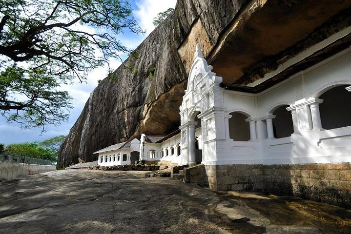 Sigiriya Rock and Dambulla Cave Temple Day Tour - Image 4