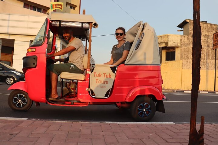 Tuk Tuk Private City Tour in Colombo - All-inclusive - Image 1