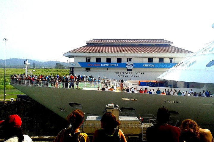 Cruiseline Excursion Colon: Panama City tour and Miraflores Locks - Image 1