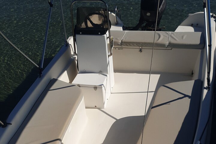 Motor boat hire in corfu Man 5,25. - Image 2